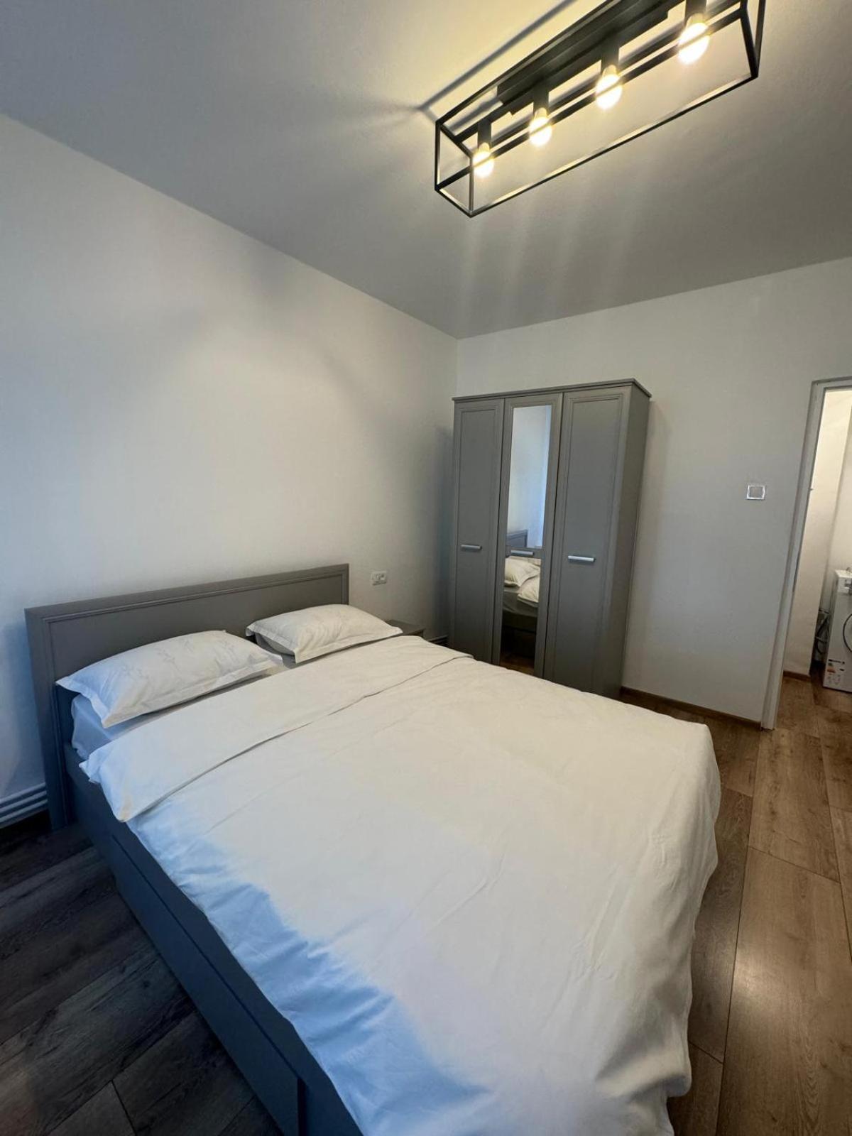 Peony Apartament Craiova Exterior foto